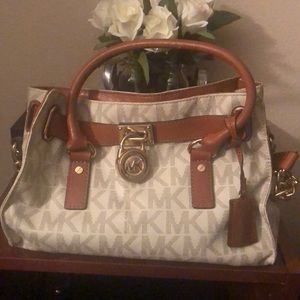 MK used but well care handbag! 100 Authentic